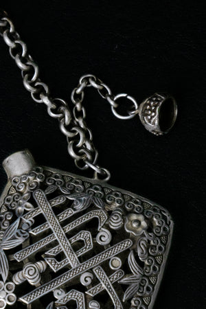 Chinese Perfume Pendant - Du & Berry