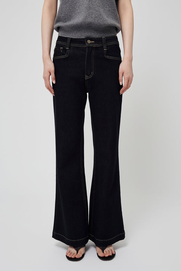 Contour Flare Jeans - Du & Berry