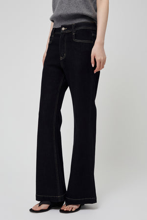 Contour Flare Jeans - Du & Berry