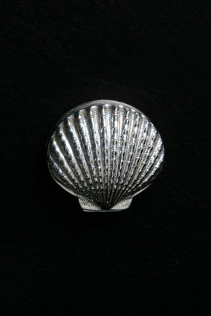 Embossed Shell Pill Box - Du & Berry