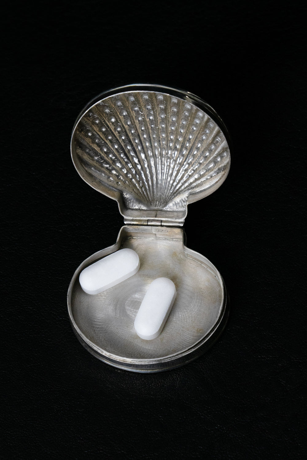 Embossed Shell Pill Box - Du & Berry