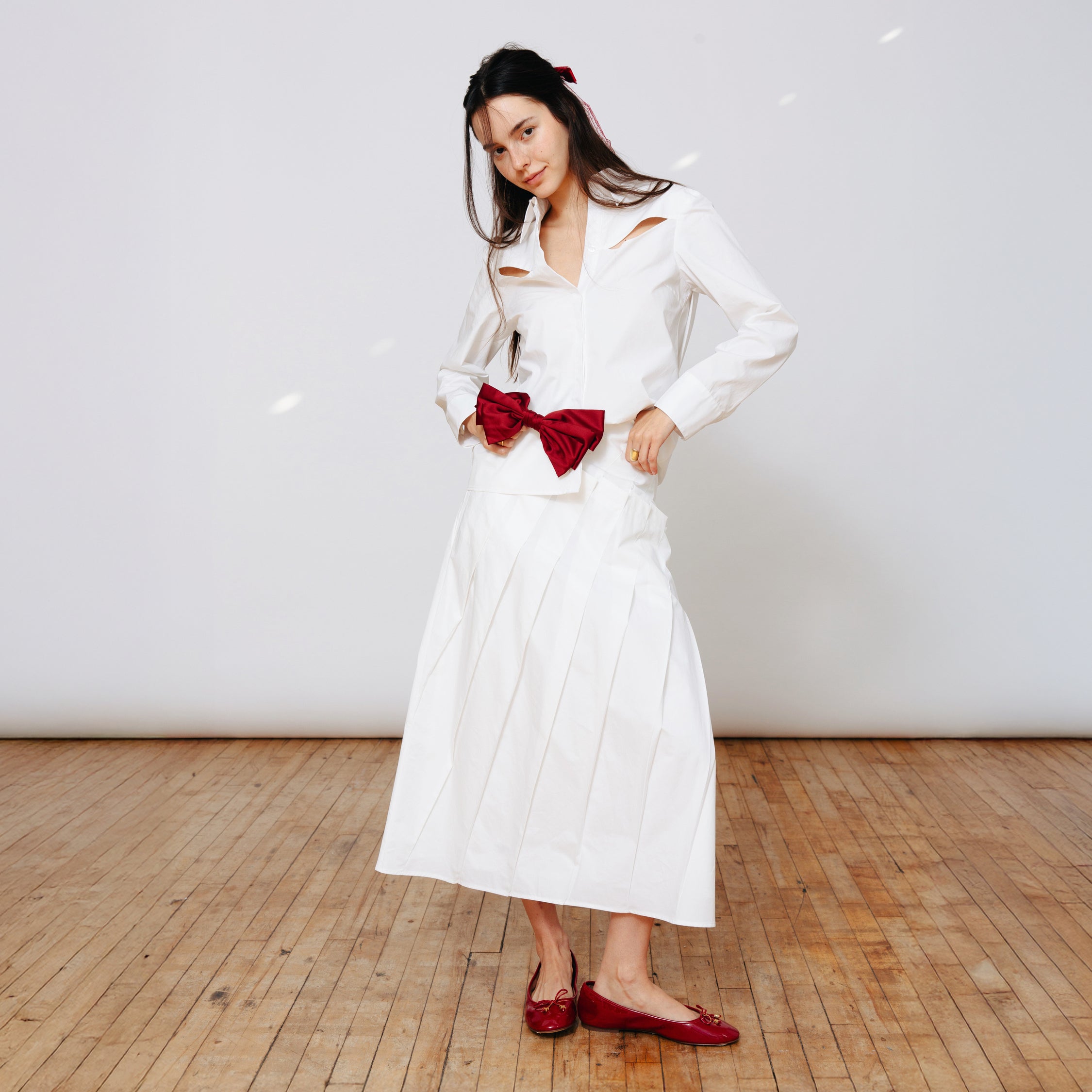 Model wearing Du&Berry Du cotton Poplin Pleated shirt and skirt with red accessories