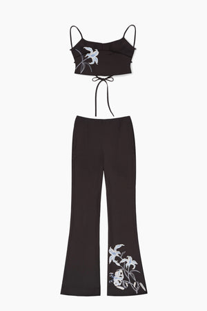 Lily On The Rock Embroidery Set - Du & Berry